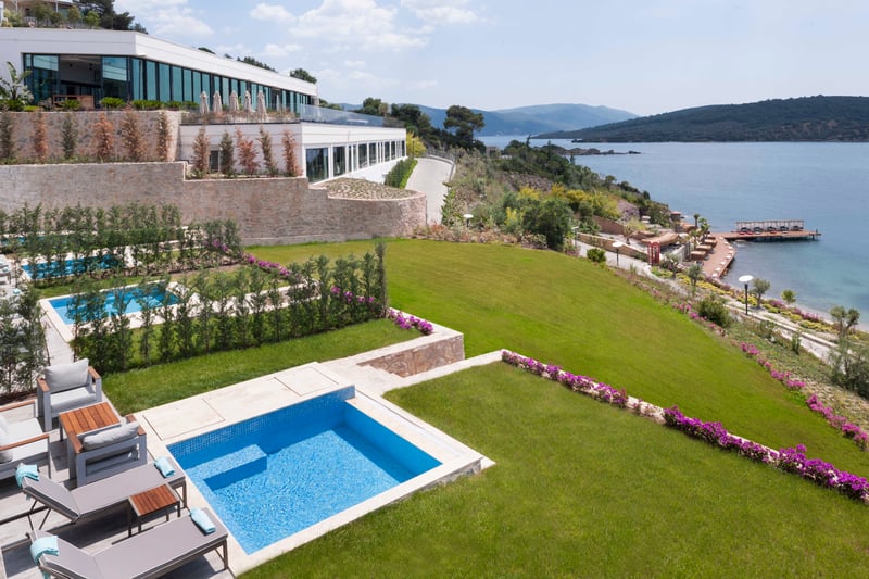 FAMILY VILLA WITH GARDEN JACUZZI ( 3 BEDROOM)