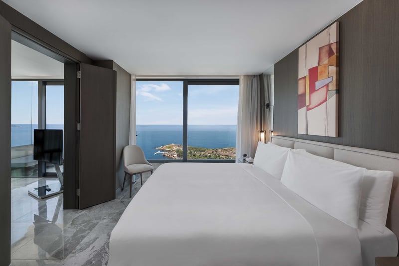 KING SUITE WITH SEA VIEW (70–110 m2)
