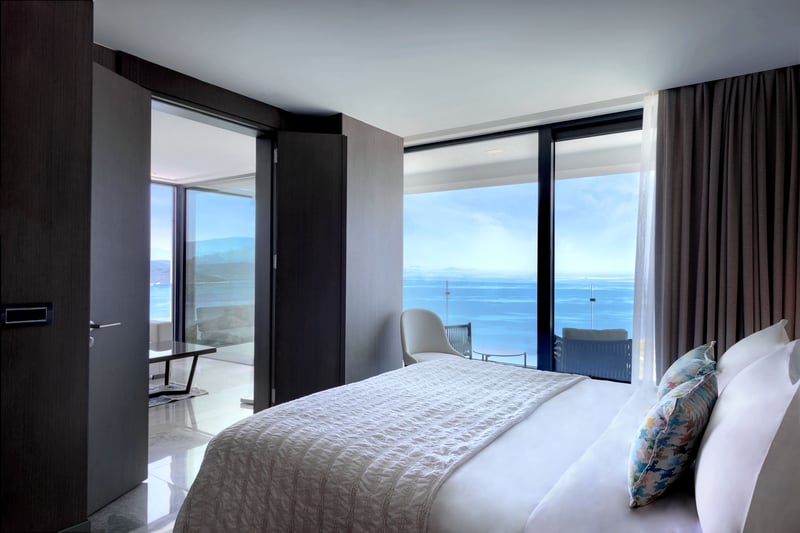 KING SUITE WITH SEA VIEW (70–110 m2)