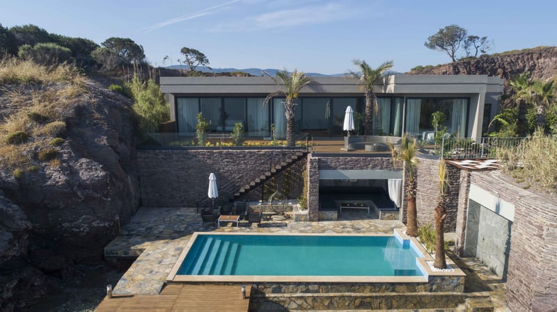 SECLUDED BAY PRESIDENTIAL VILLA ( 4 BEDROOM)