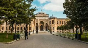 İstanbul Üniversitesi: Başvuru Şartları ve Bölüm Seçenekleri